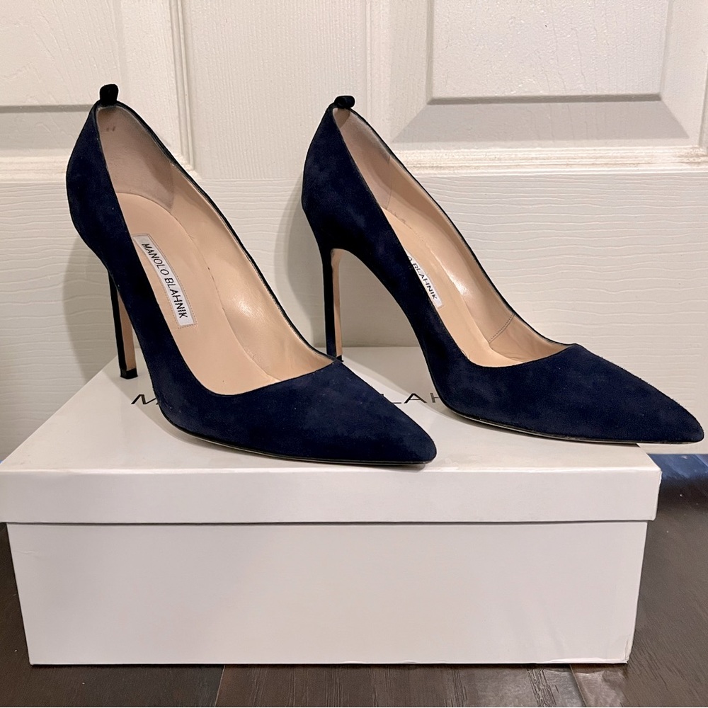 Manolo Blahnik Navy Suede Pumps Size 36.5